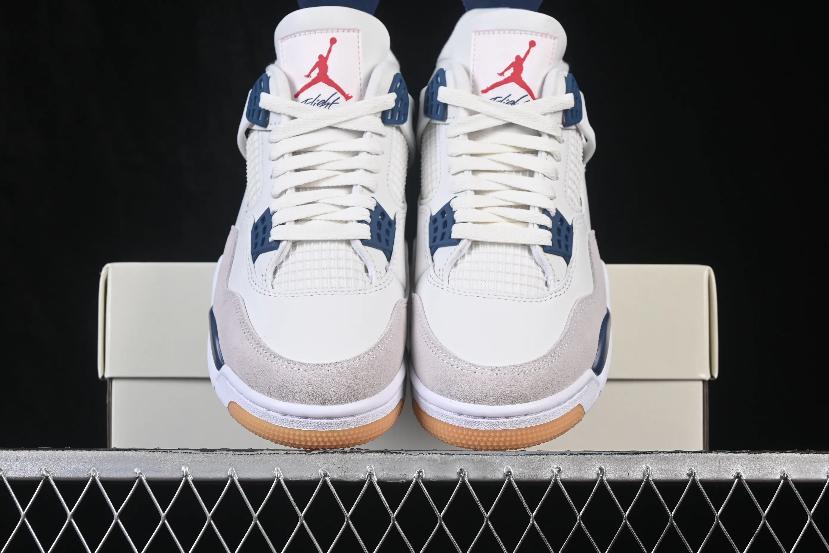 All categories Air Jordan Jordan series basketball shoes Air Jordan 4 LJR version Nike SB x Air Jordan 4 "Navy" AJ4 Joe 4 joint white and blue DR5415-100
